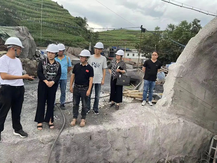 【简讯】罗平县政协党组书记、主席王冬梅到东城公司调研、后所煤矿公司开展红色教育活动、威信煤炭公司开展夏季送清凉活动