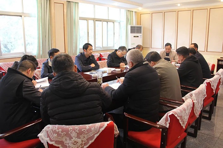 龙8头号玩家(国际)官方网站（煤化）集团党委委员、副总经理缪和星一行到田坝煤矿公司指导2022年度民主生活会