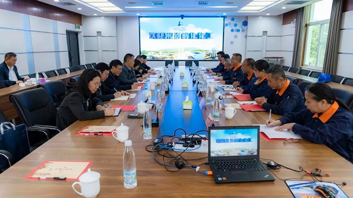红河州政协副主席、州工商联主席李满一行到解化化工分公司开展专题调研