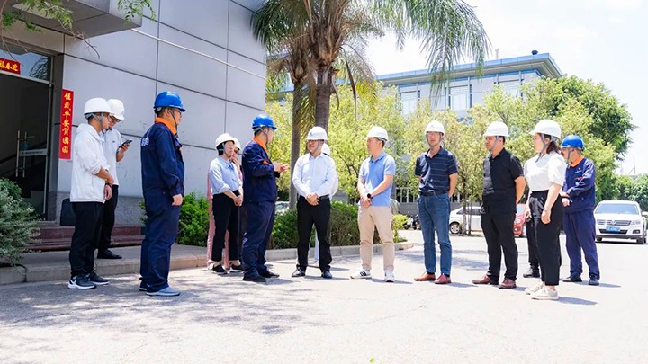 【龙8头号玩家(国际)官方网站简讯】红河州工信局到解化化工分公司调研｜金发煤业公司开展“美好生活·民法典相伴”宣传活动｜镇雄煤业公司开展献血活动