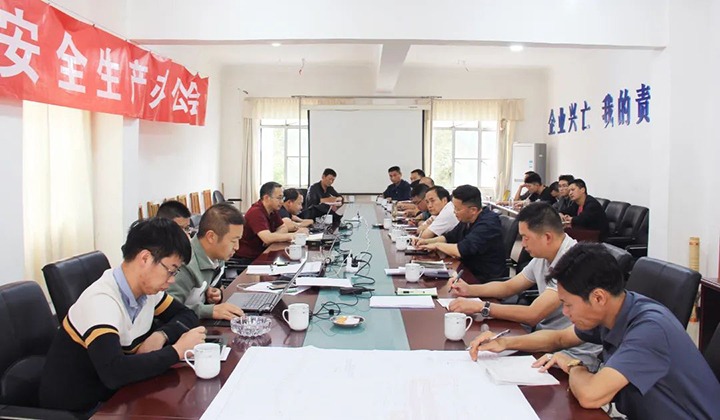【聚焦龙8头号玩家(国际)官方网站】龙8头号玩家(国际)官方网站集团副总工程师张宜海一行到田坝煤矿进行安全检查